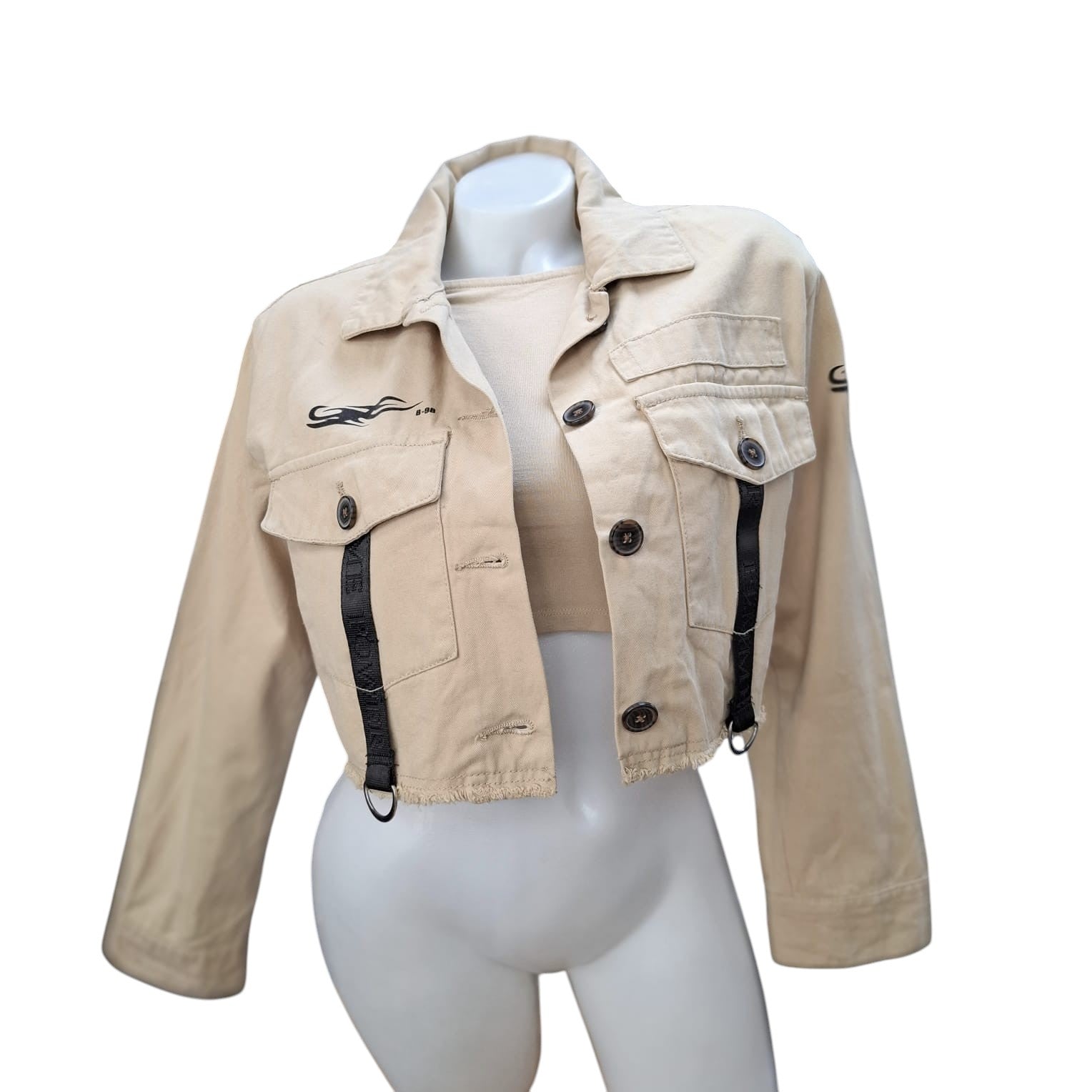 Sako Crop “Bershka” – stil urban në ngjyrë bezhë