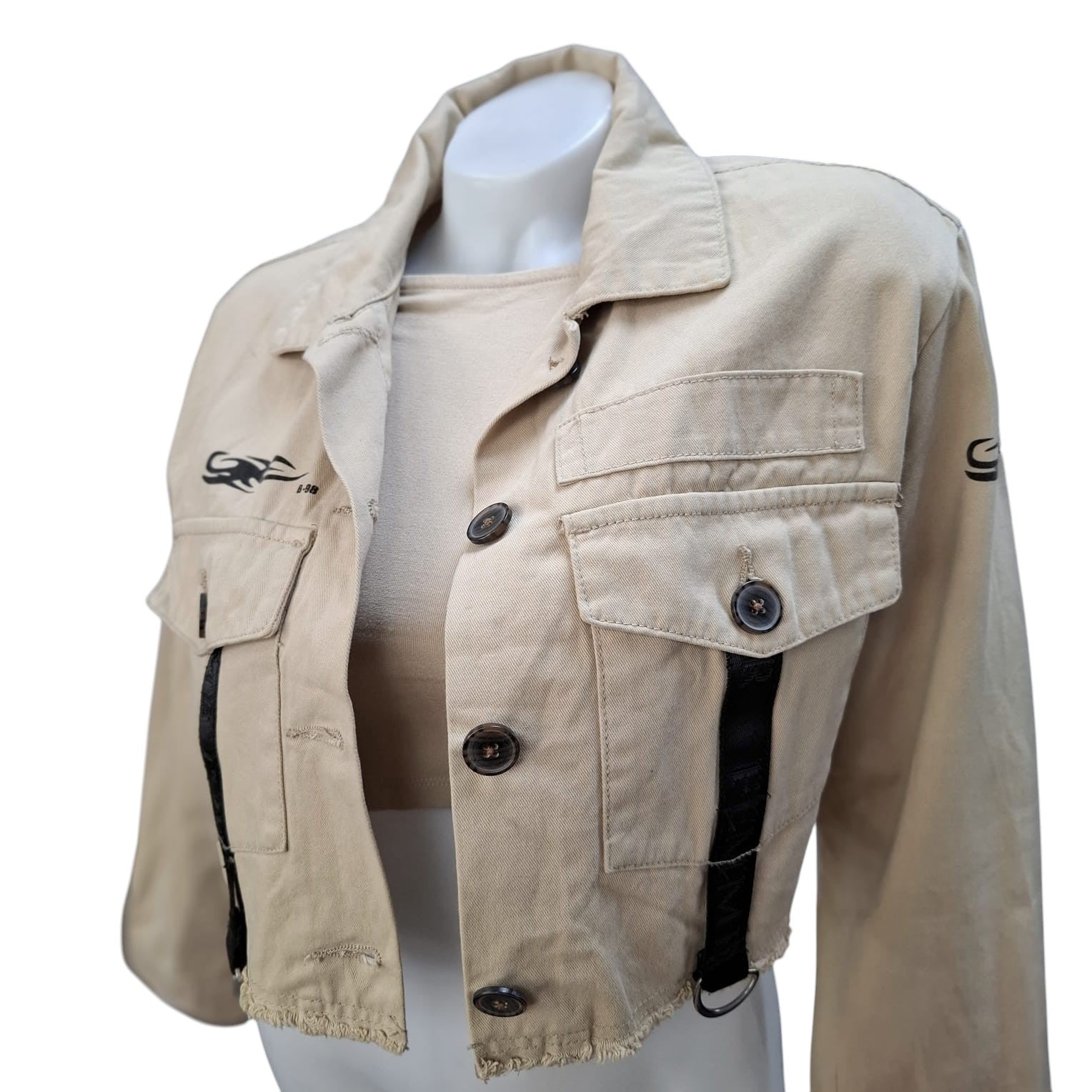 Sako Crop “Bershka” – stil urban në ngjyrë bezhë