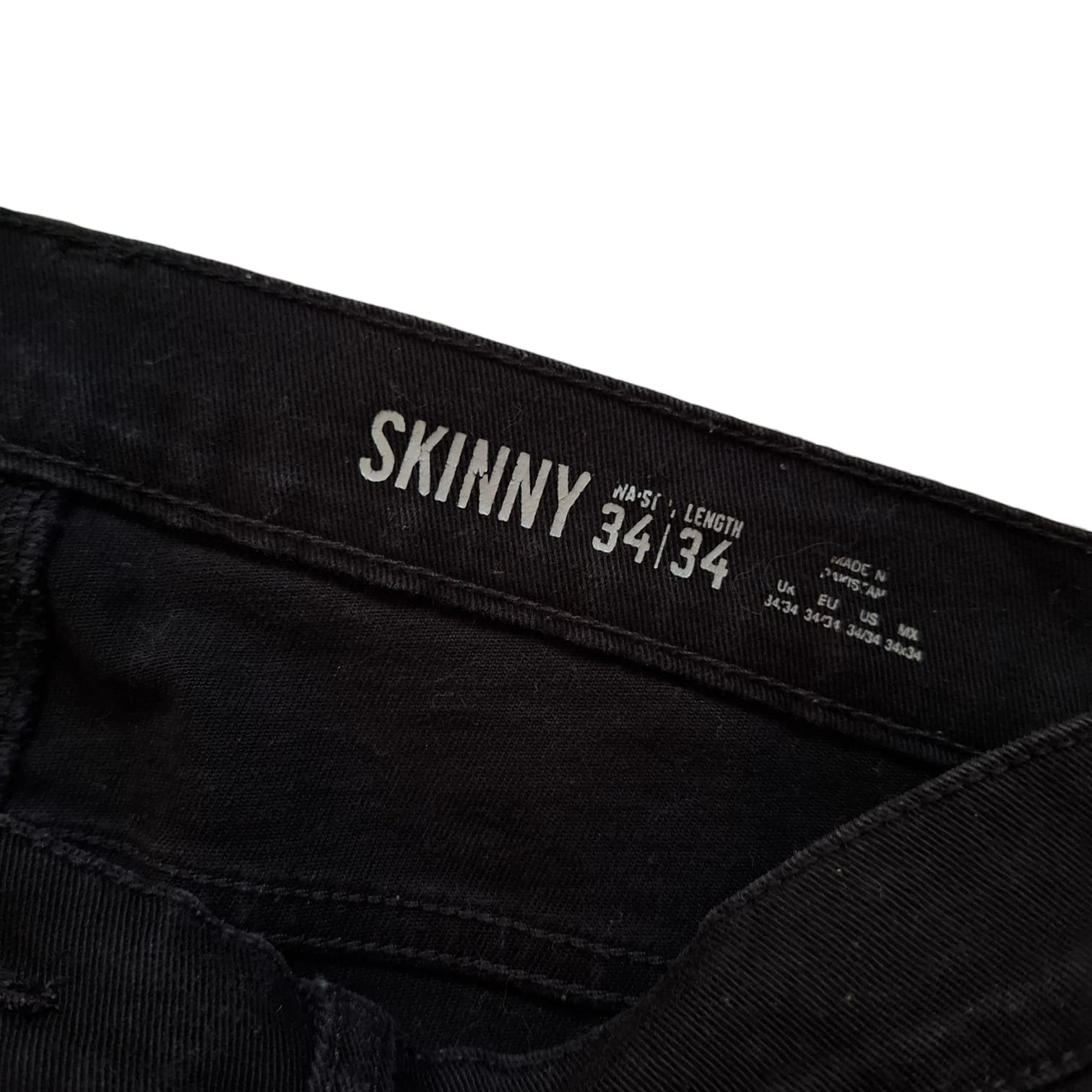 Farmerka të zeza skinny